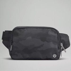 Lululemon NWT Everywhere Belt Bag Heritage Camo Deep Coal 2L